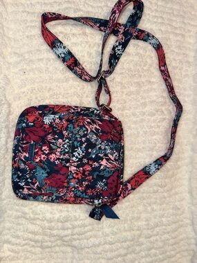 Vera Bradley Floral Crossbody Bag in Navy and Pink - Lightweight